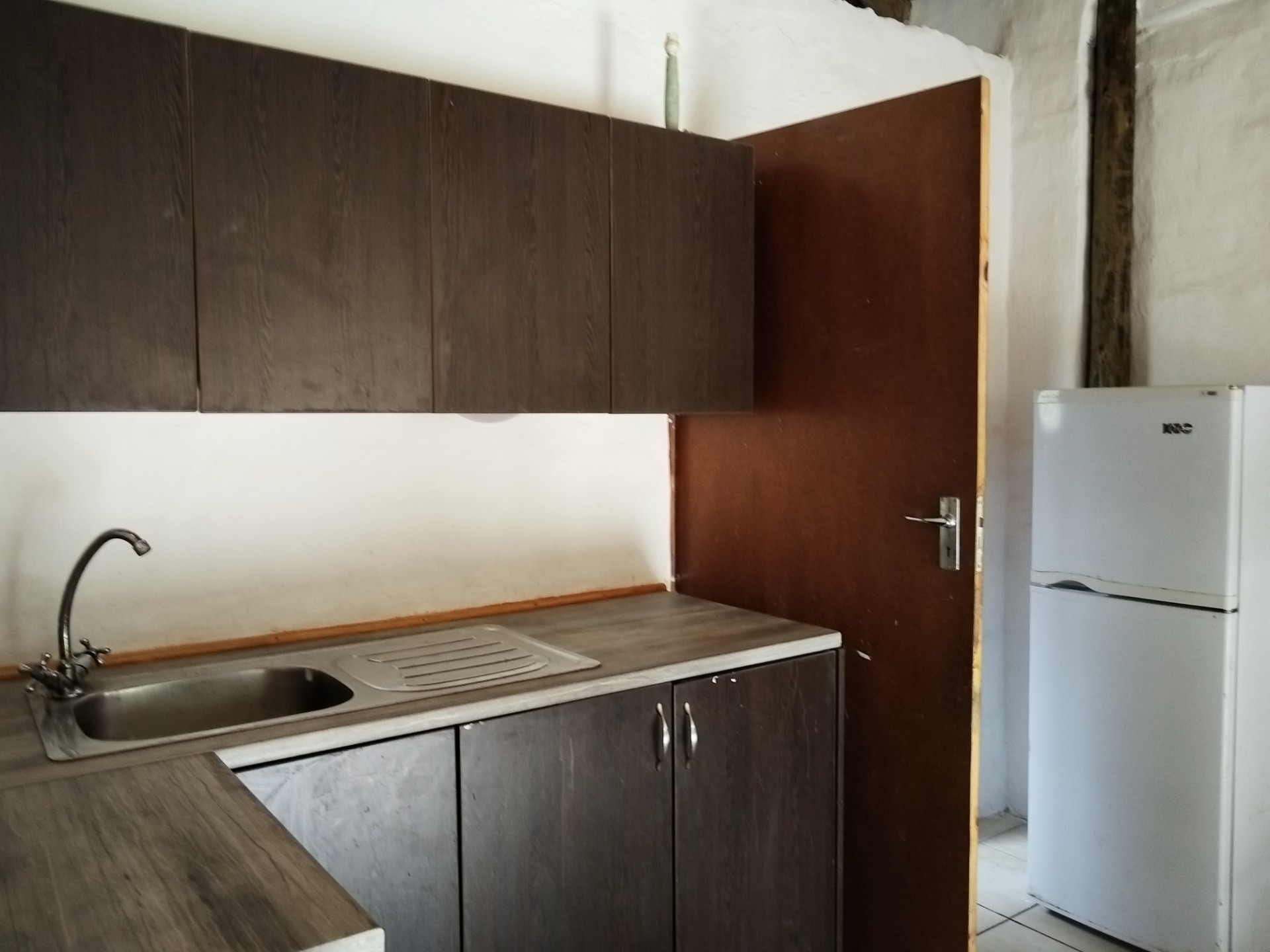 Lock up and Go Unit For Sale in Hogsback