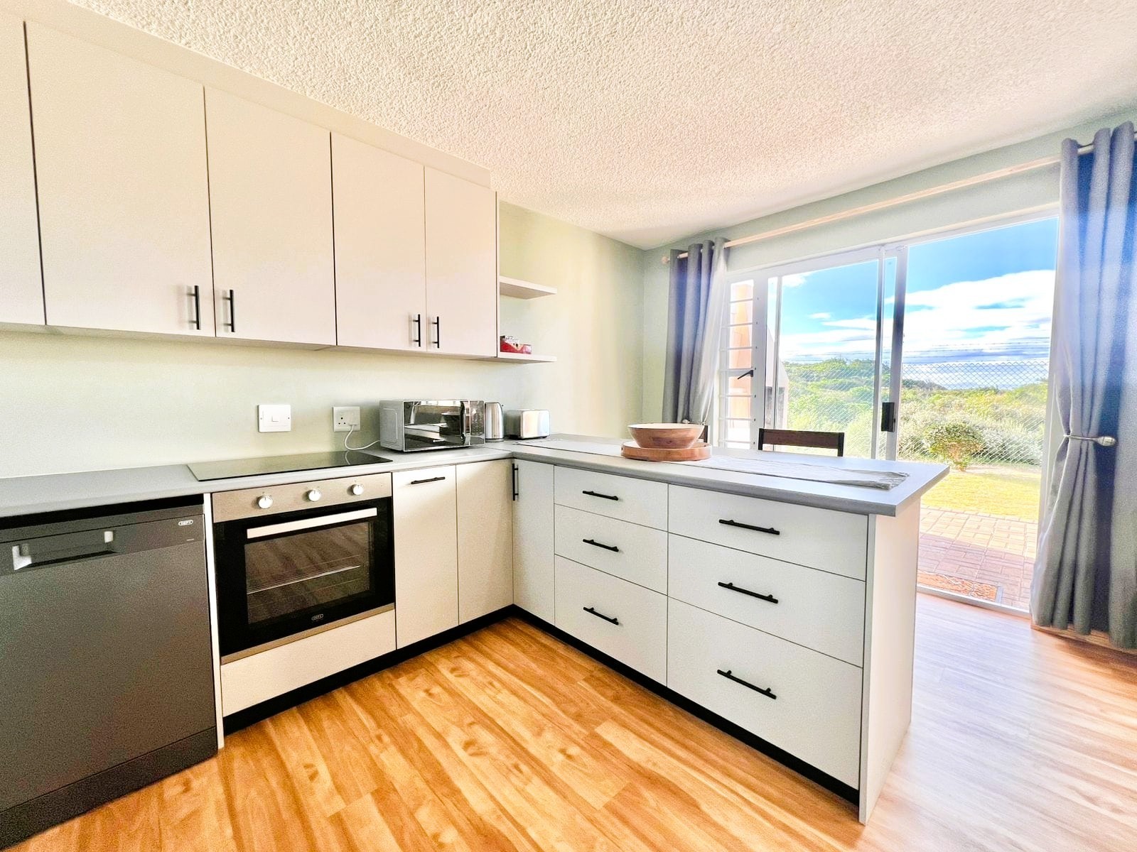 3 Bedroom Sea View Apartment for Sale in Marina Martinique, Jeffreys Bay | Beach Access