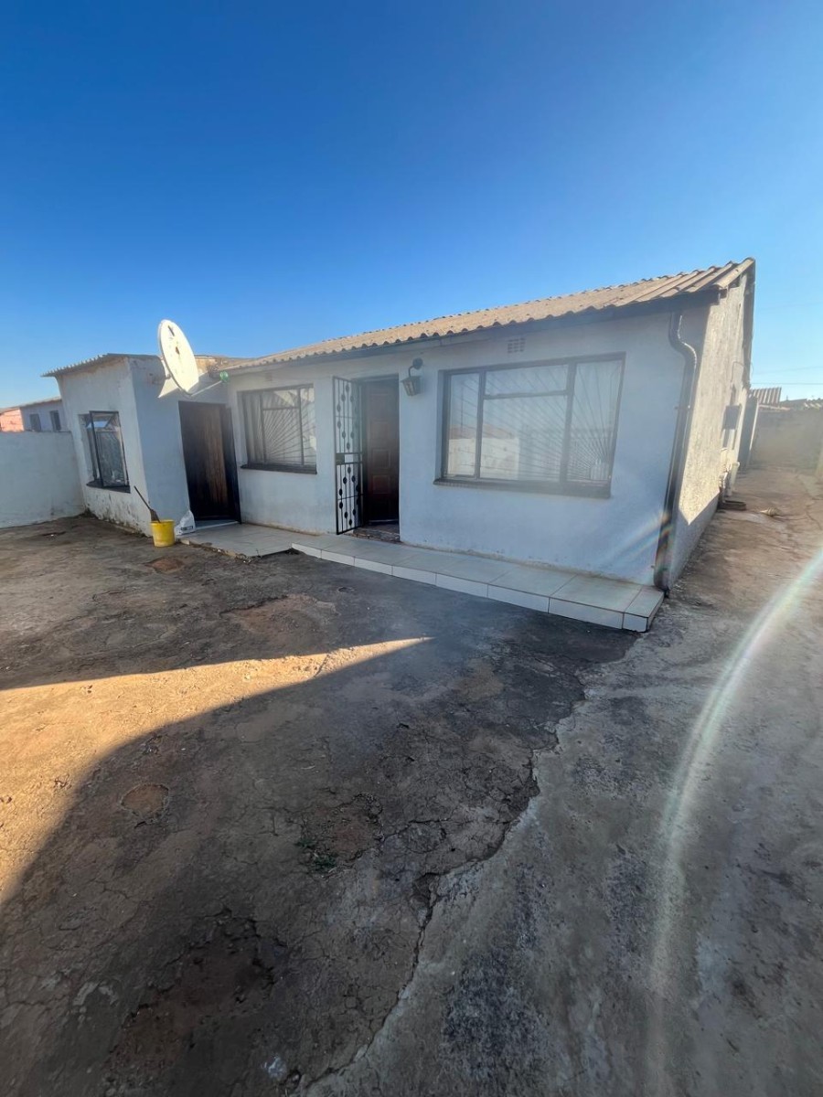 House For Sale in Tladi, Soweto