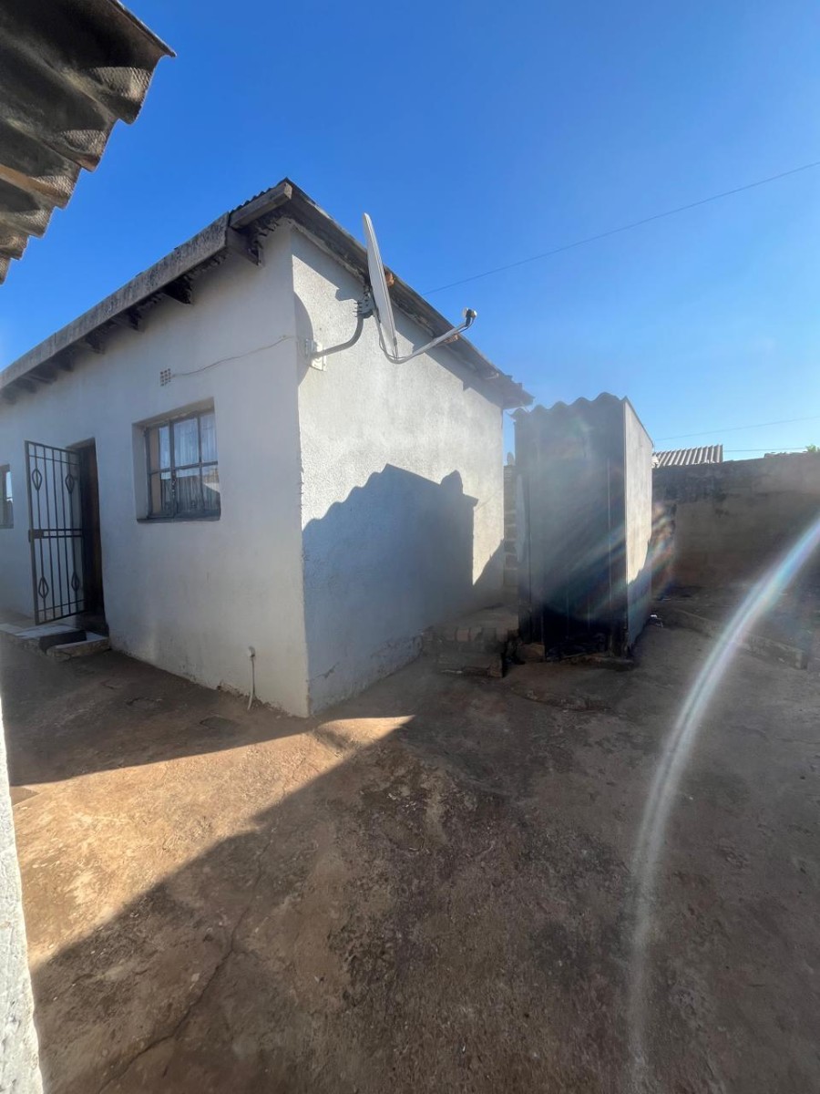 House For Sale in Tladi, Soweto