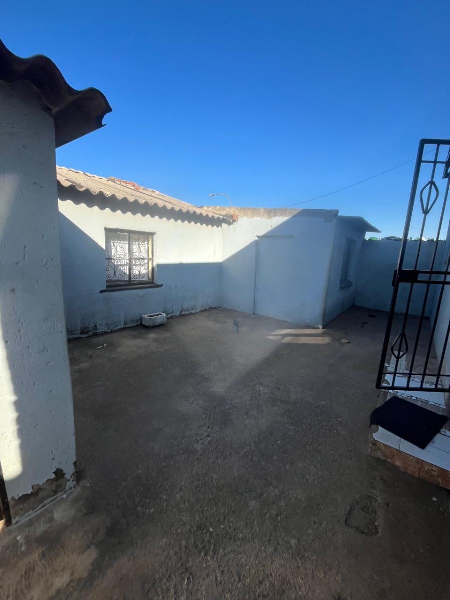 House For Sale in Tladi, Soweto
