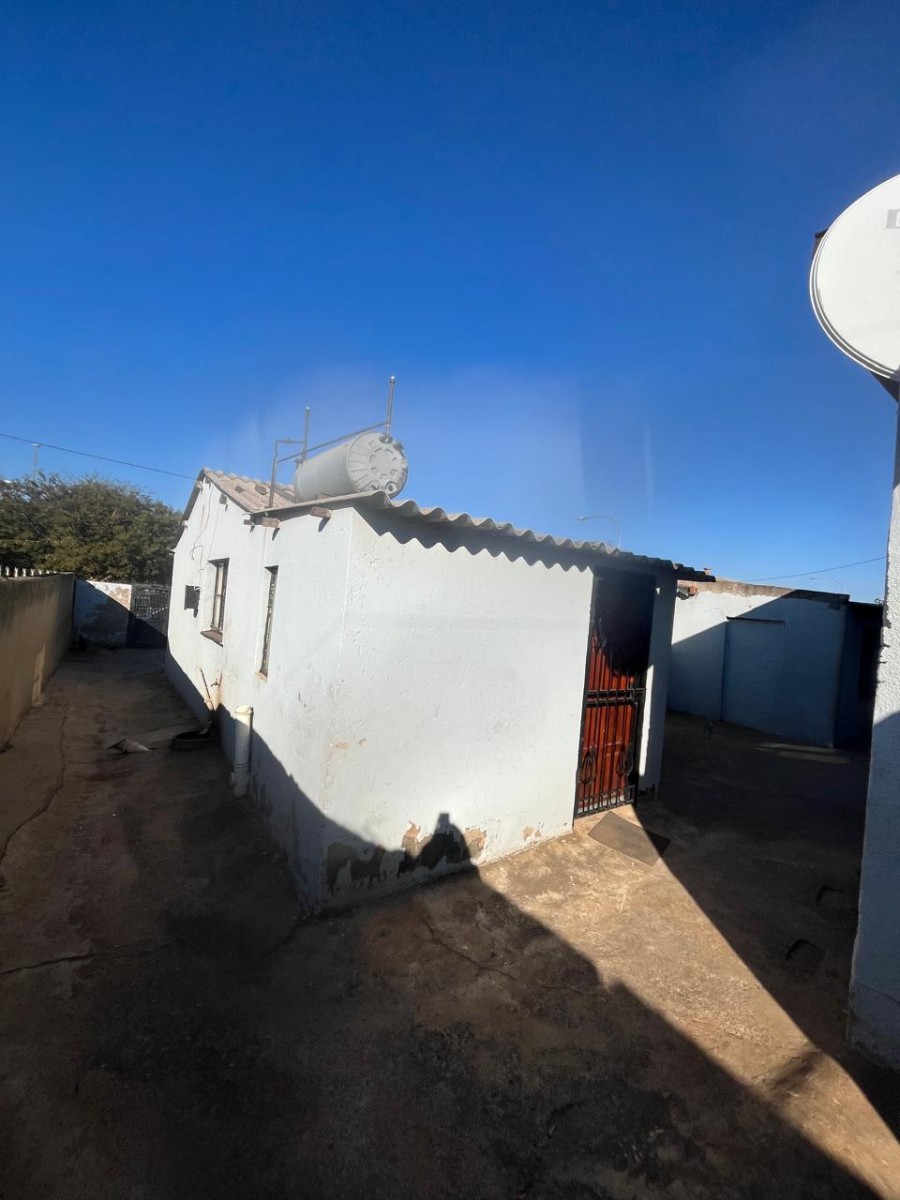 House For Sale in Tladi, Soweto