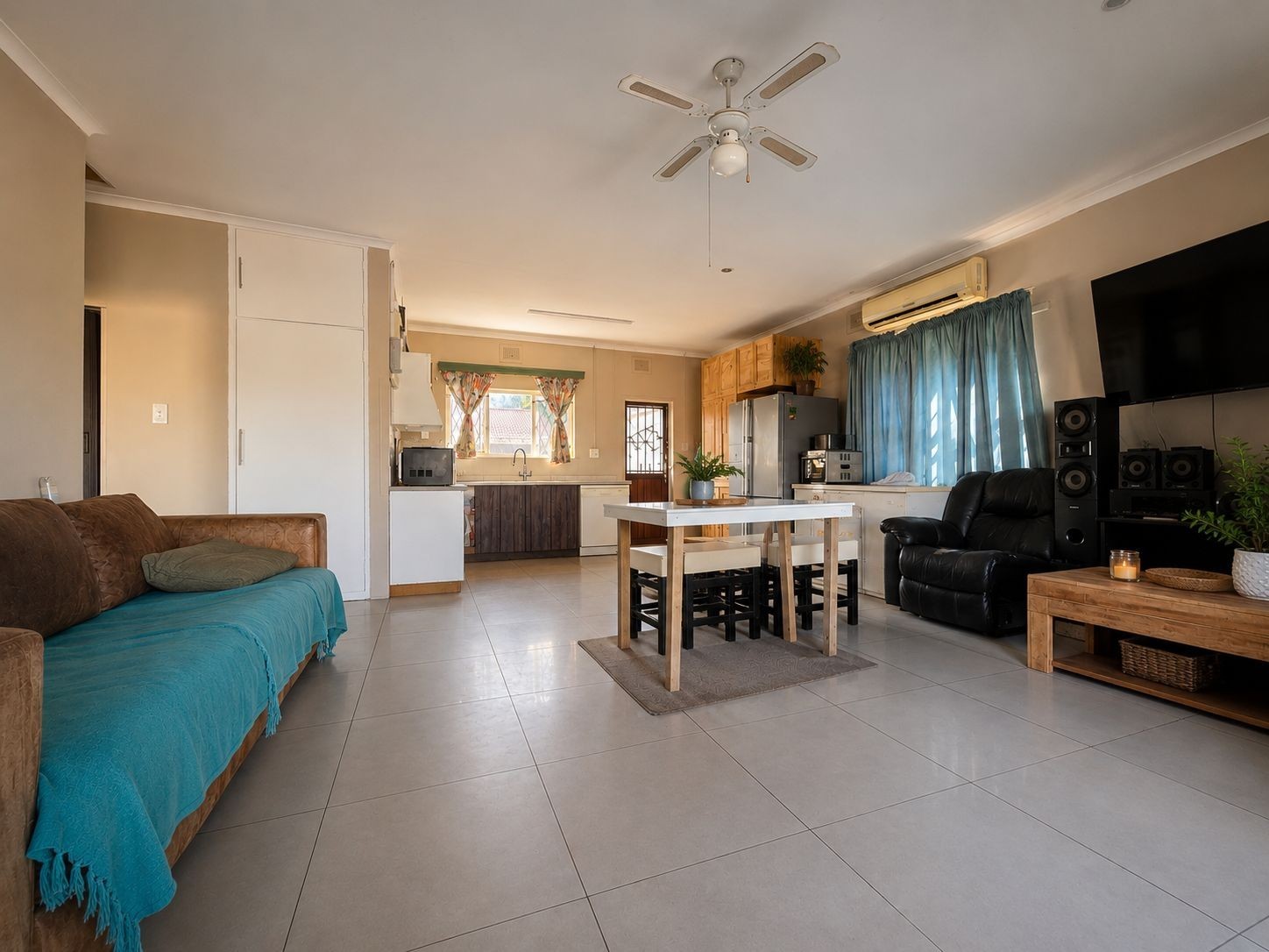 Spacious Family Home With Flat