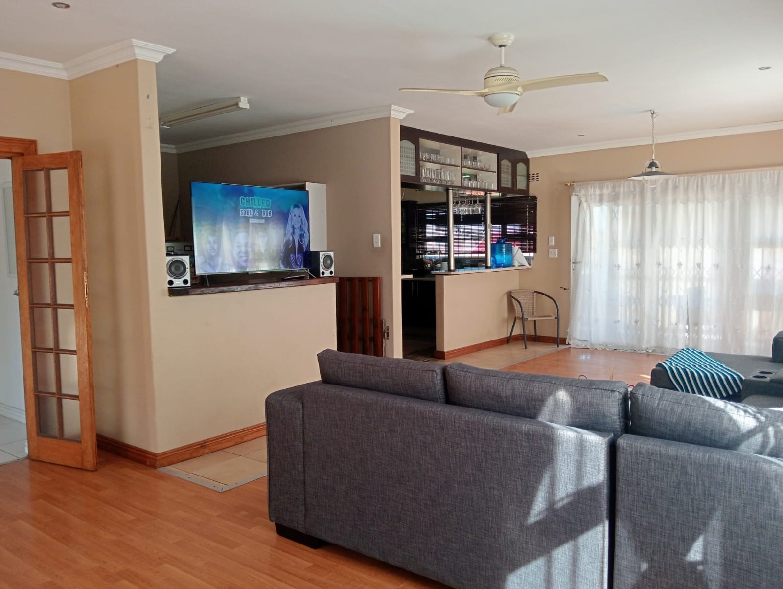 Spacious 3-Bedroom Family Home with 2-Bedroom Cottage