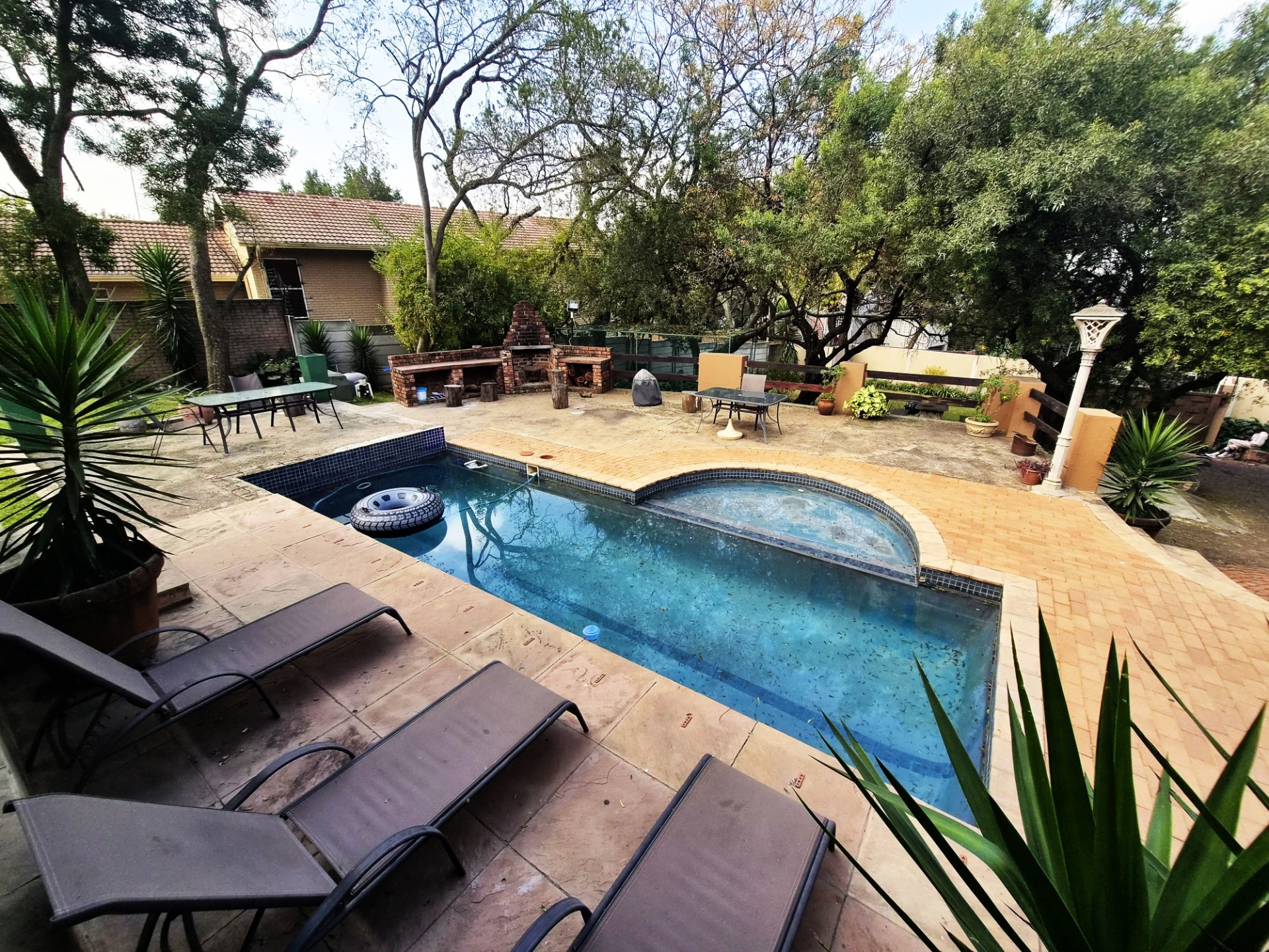 House For Sale in Paulshof, Sandton