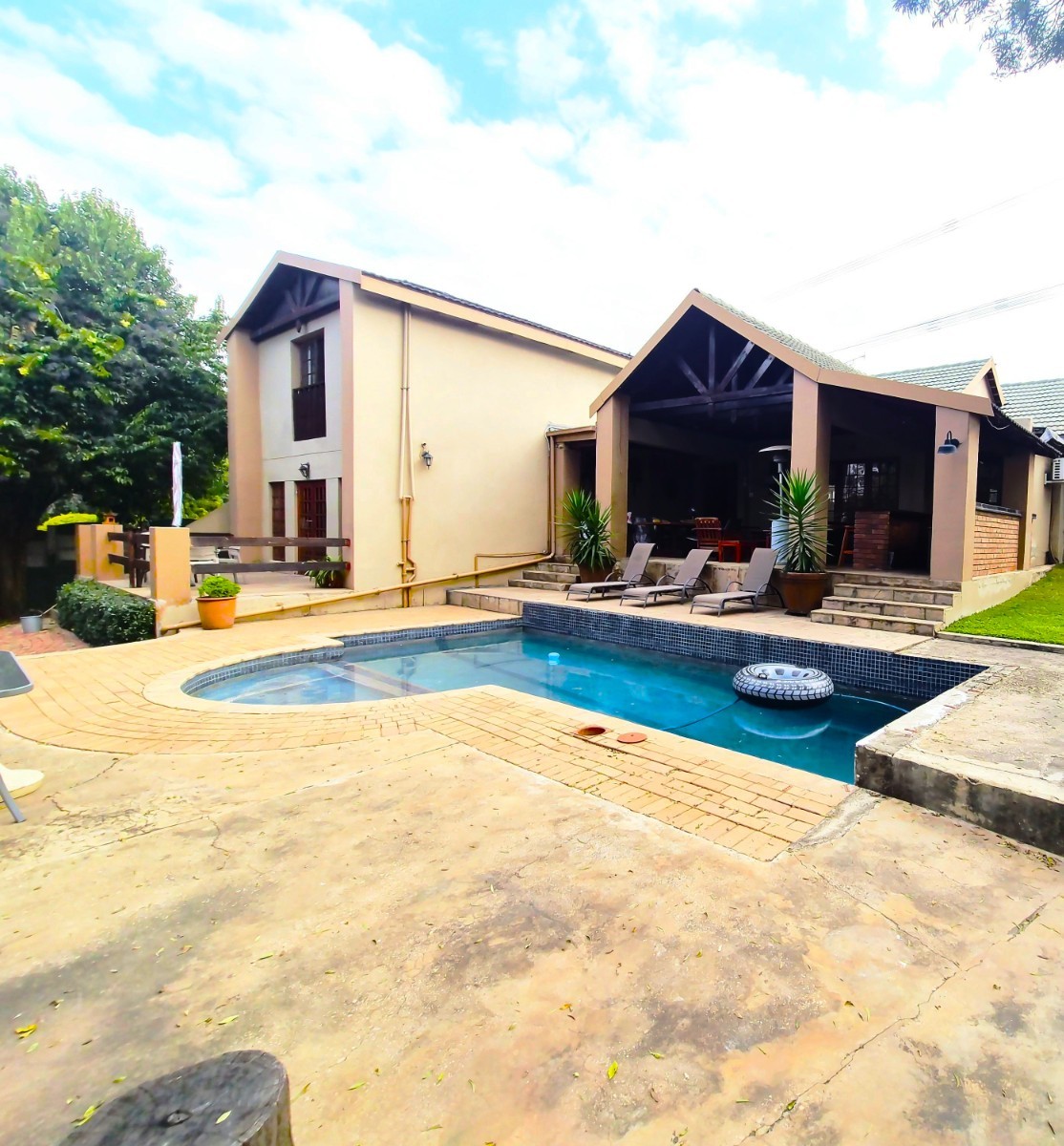 House For Sale in Paulshof, Sandton
