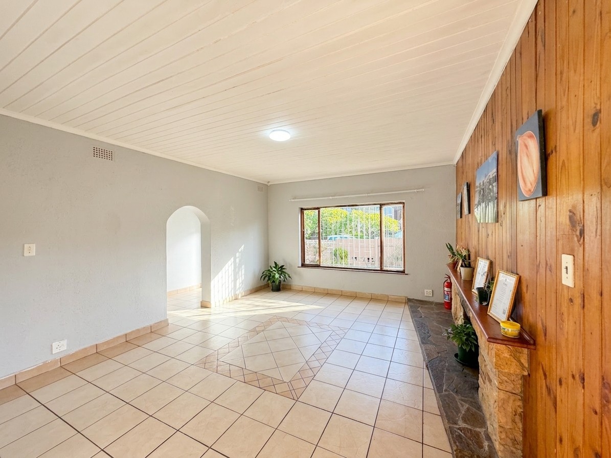 6 Bedroom House For Sale in Boston, Bellville