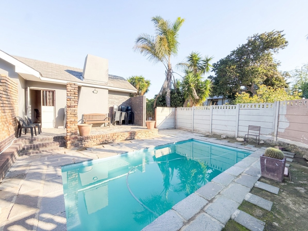 6 Bedroom House For Sale in Boston, Bellville