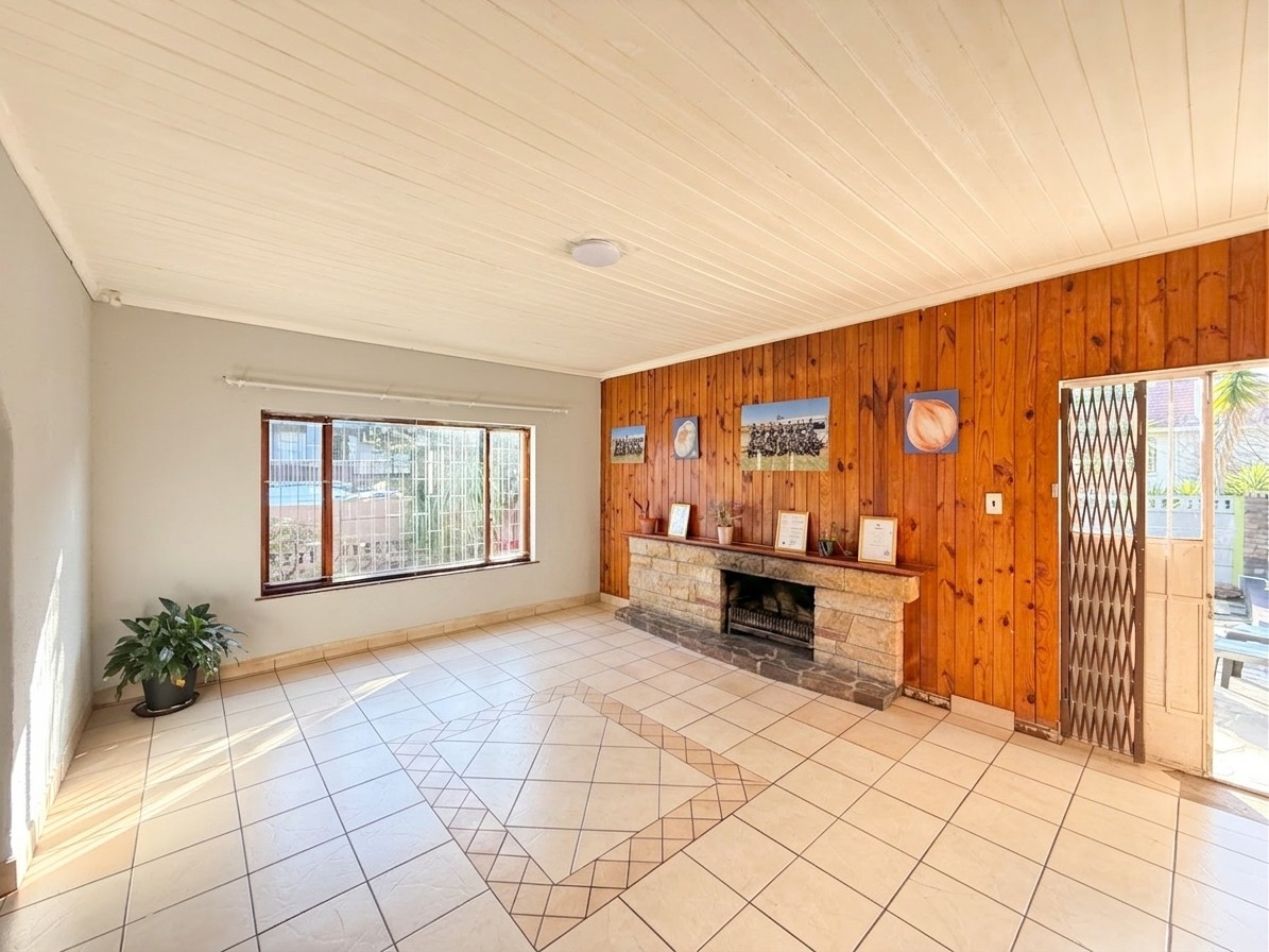 6 Bedroom House For Sale in Boston, Bellville