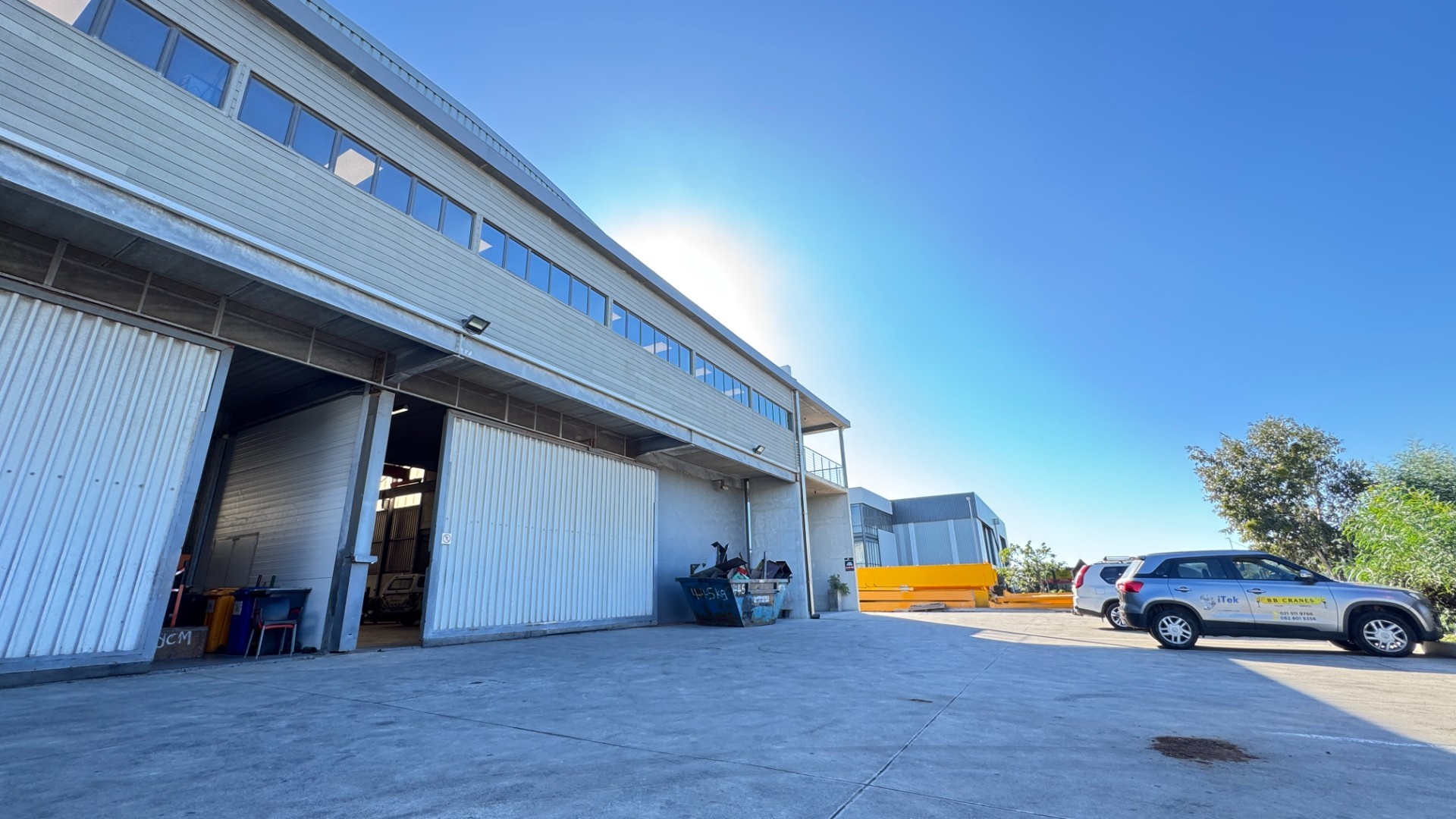Industrial Warehouse To Let in Rivergate, Cape Town | Cranes, Yard and Parking