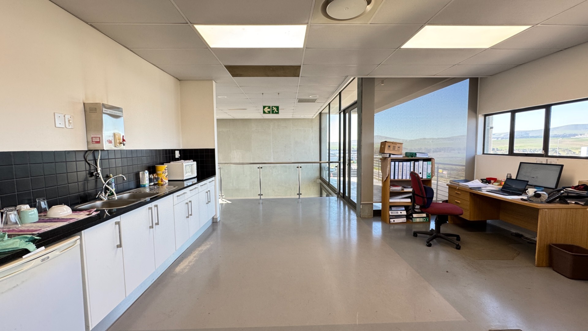 Industrial Warehouse To Let in Rivergate, Cape Town | Cranes, Yard and Parking