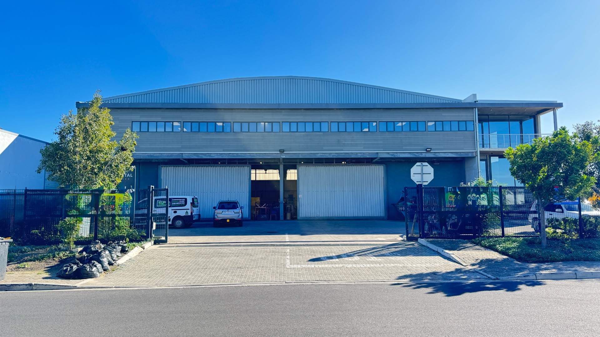 Industrial Warehouse To Let in Rivergate, Cape Town | Cranes, Yard and Parking