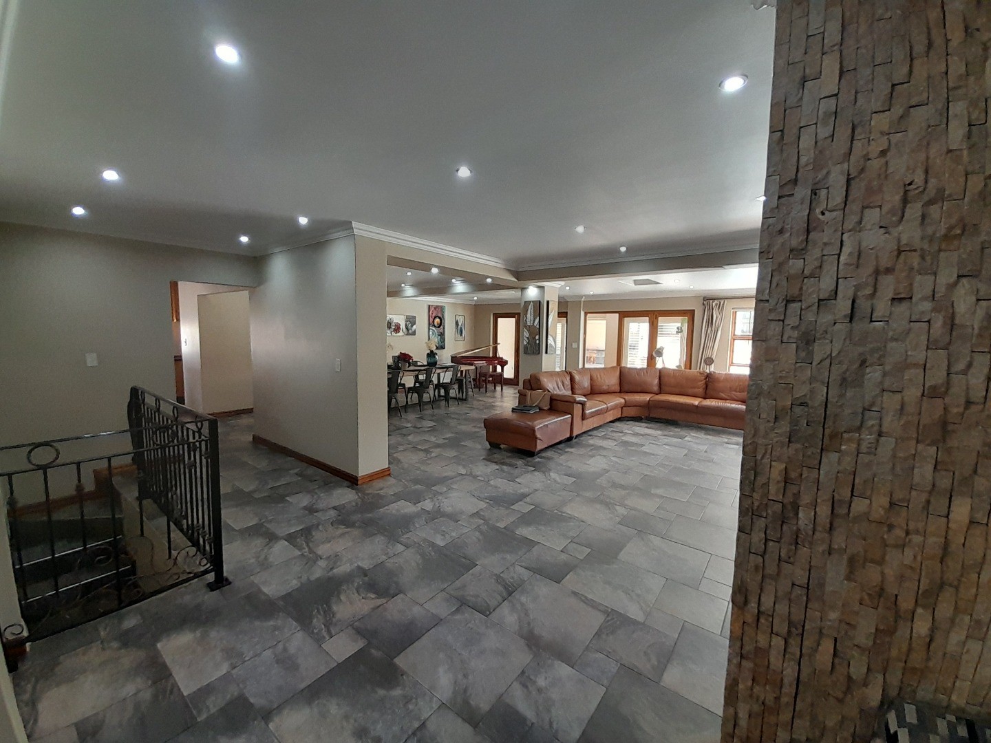 House For Sale in Oakdene