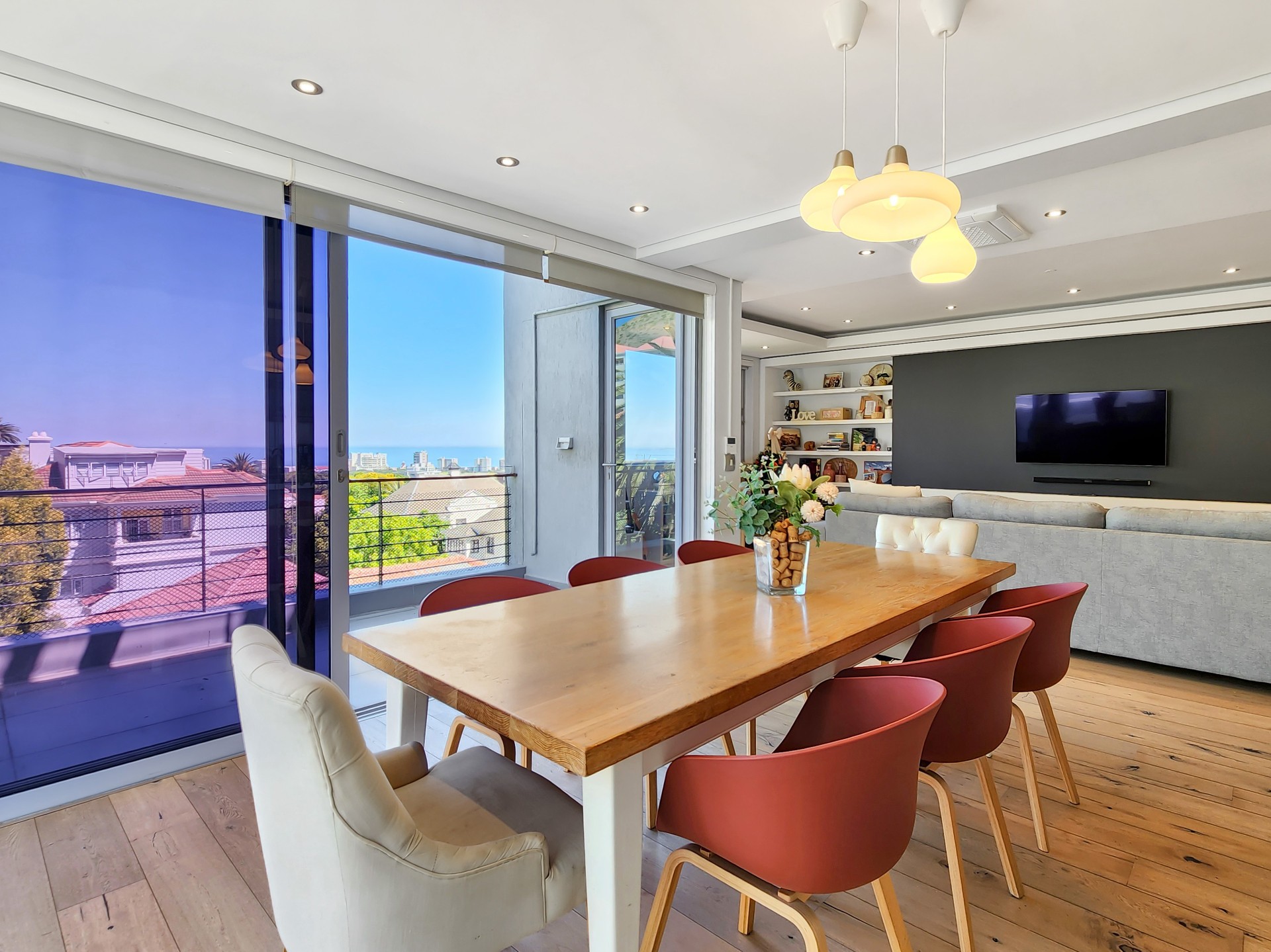 Spectacular Top-Floor Duplex Penthouse with Ocean Views in Prime Green Point Location to Rent