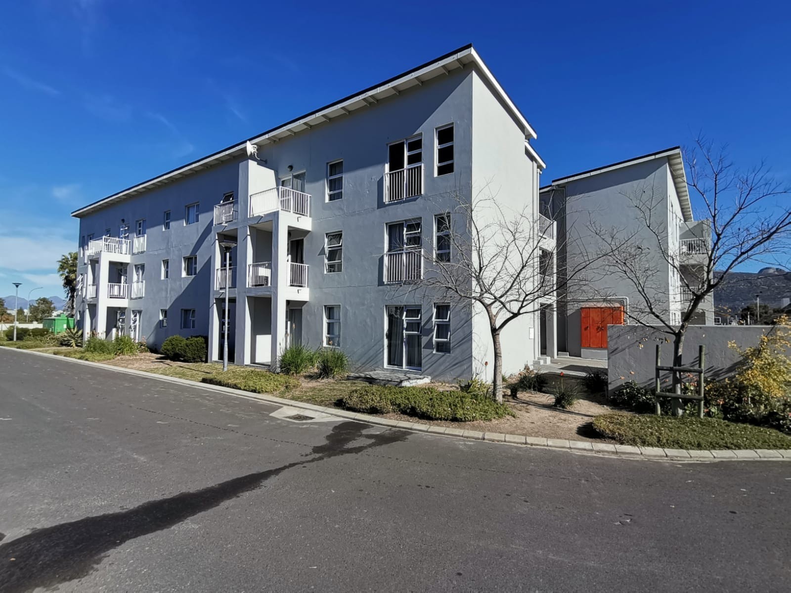 Bachelor Apartment Under Offer in La Vie Estate, Paarl