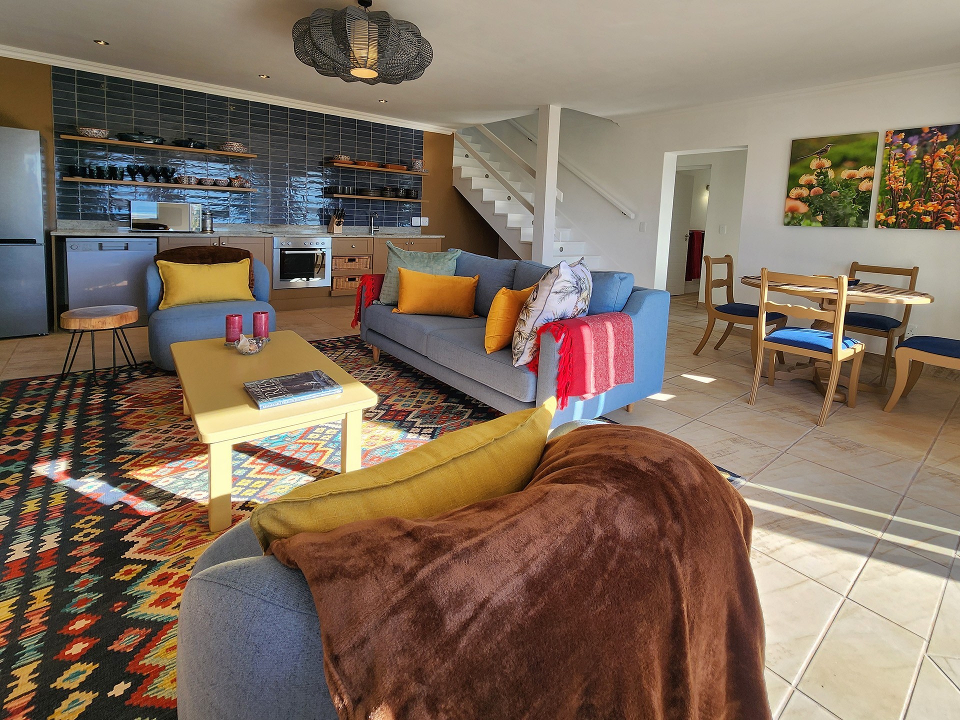 Beautifully Furnished 2 Bedroom Unit, Sunny, Views. Available until end November 2026.