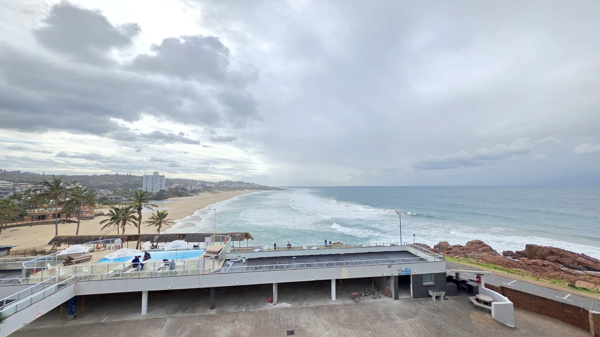Beautiful 2 bedroom, 2 bathroom Beachfront Apartment For Sale in Margate, KwaZulu Natal