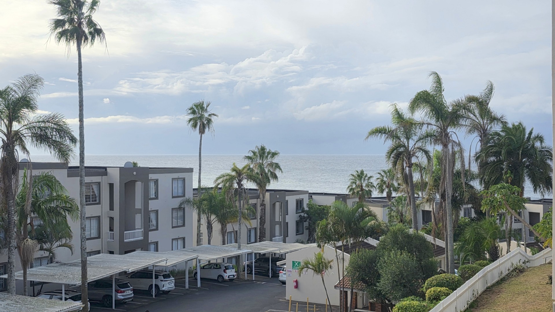 2 bedroom, 1 bathroom Beachfront Apartment For Sale in Popular Complex in Uvongo Beach