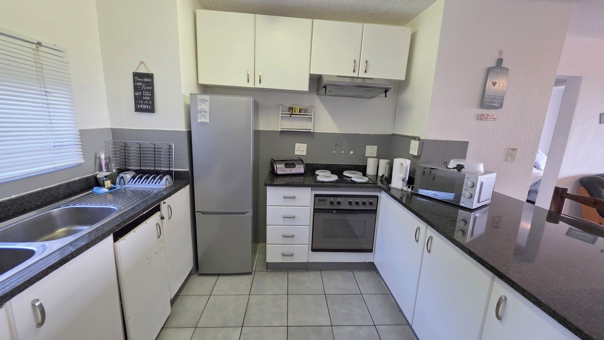 2 bedroom, 1 bathroom Beachfront Apartment For Sale in Popular Complex in Uvongo Beach