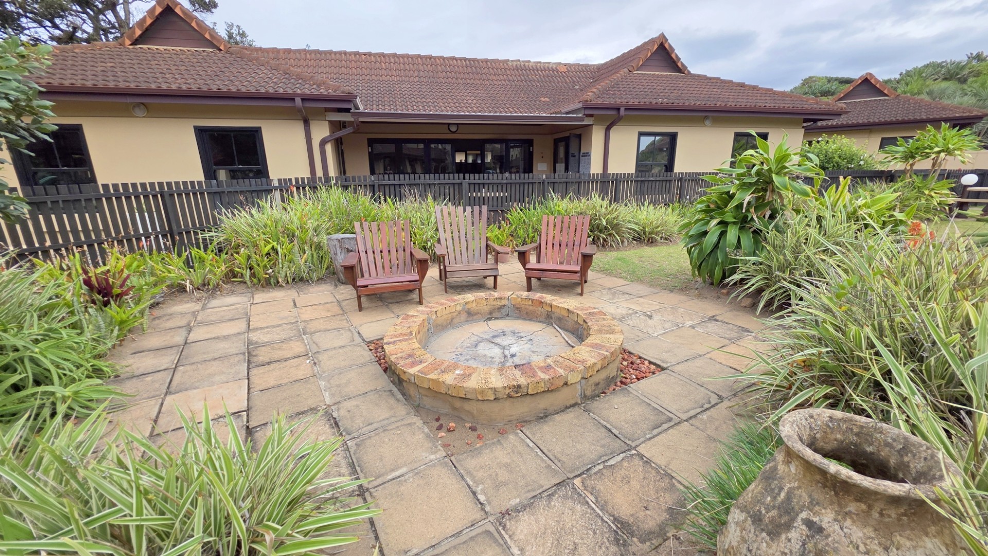 Spectacular 3 Bedroom. 2 Bathroom Beachfront Apartment For Sale in Pristine Complex in Shelly Beach