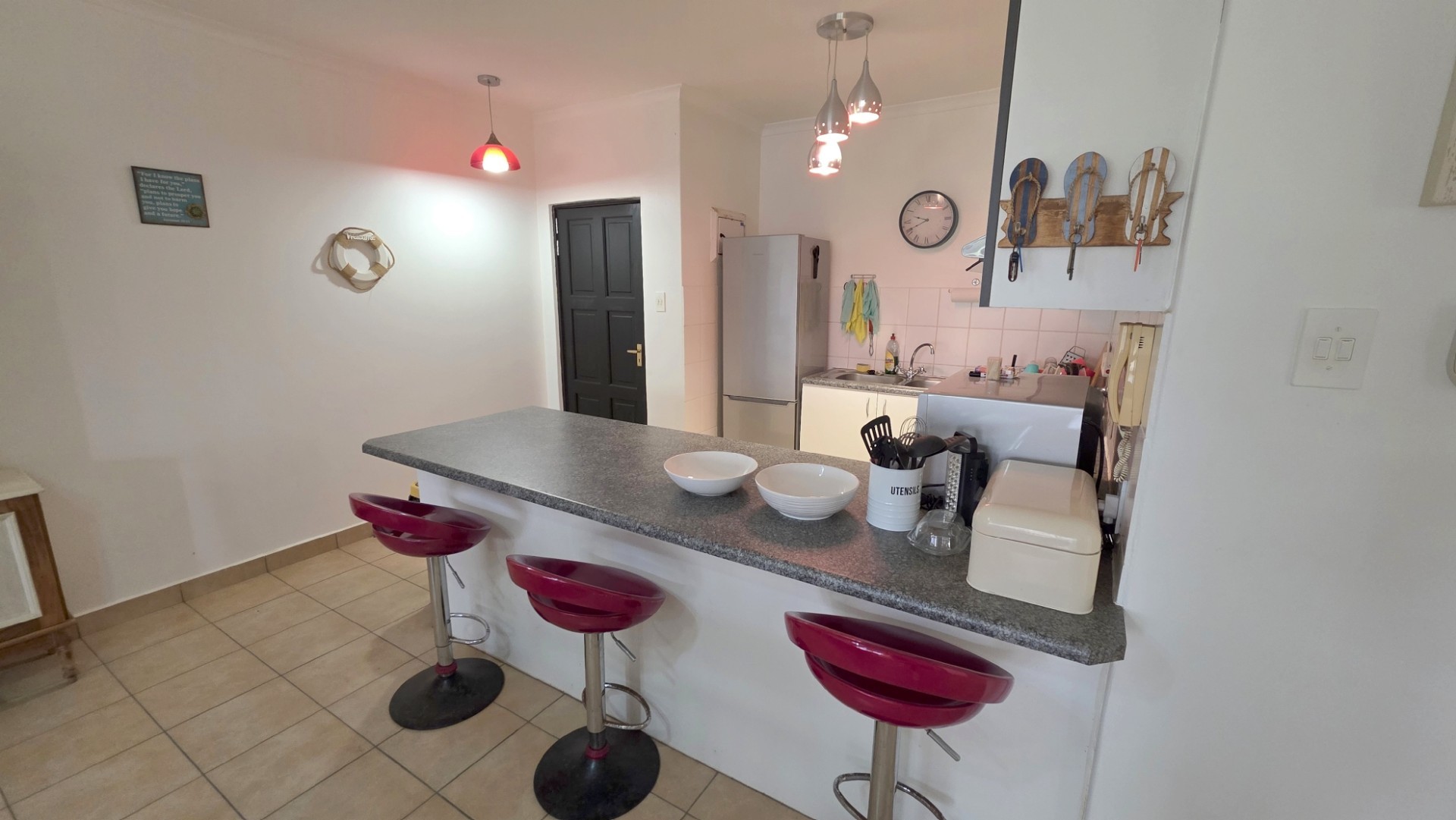 Spectacular 3 Bedroom. 2 Bathroom Beachfront Apartment For Sale in Pristine Complex in Shelly Beach