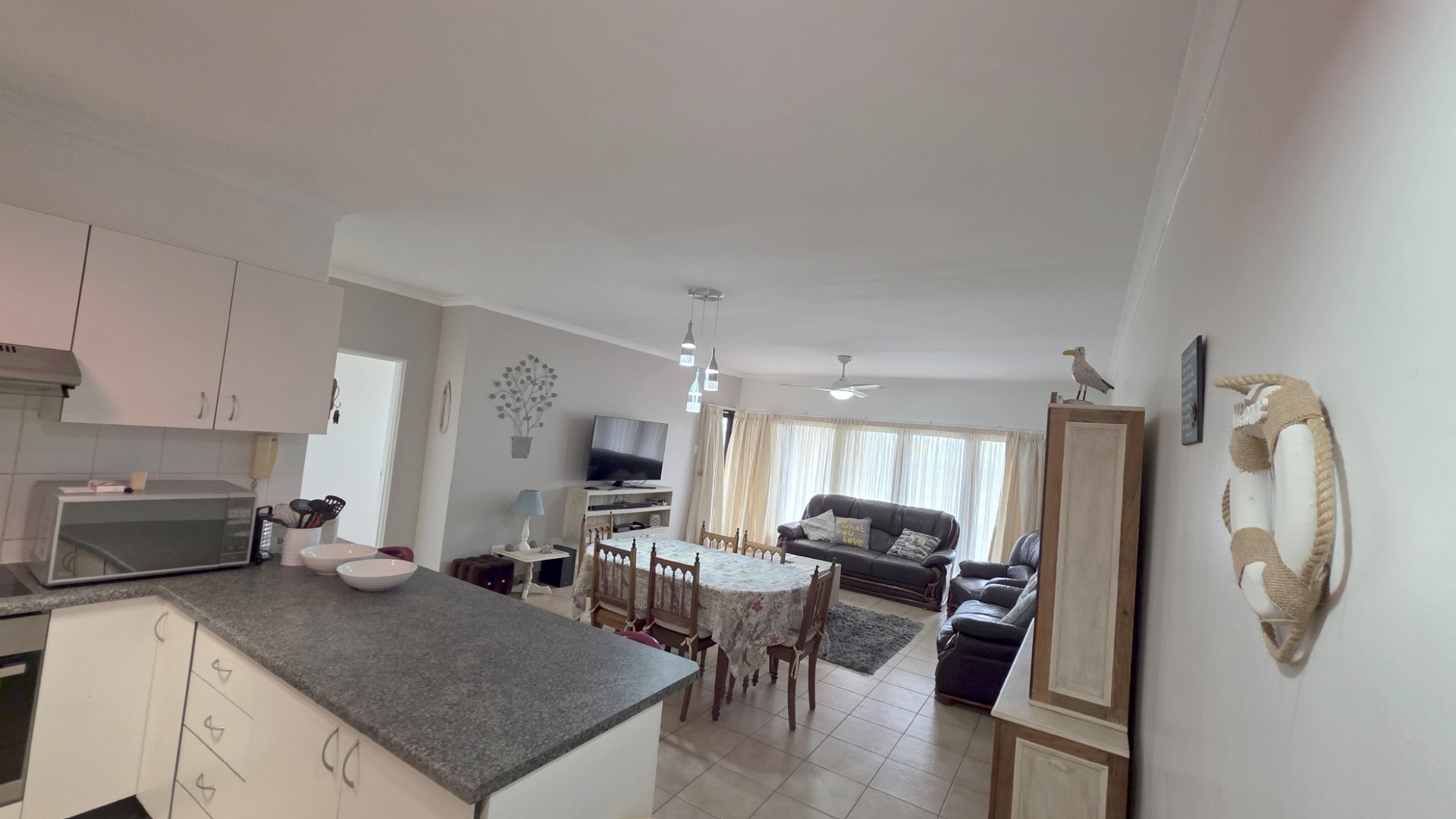Spectacular 3 Bedroom. 2 Bathroom Beachfront Apartment For Sale in Pristine Complex in Shelly Beach