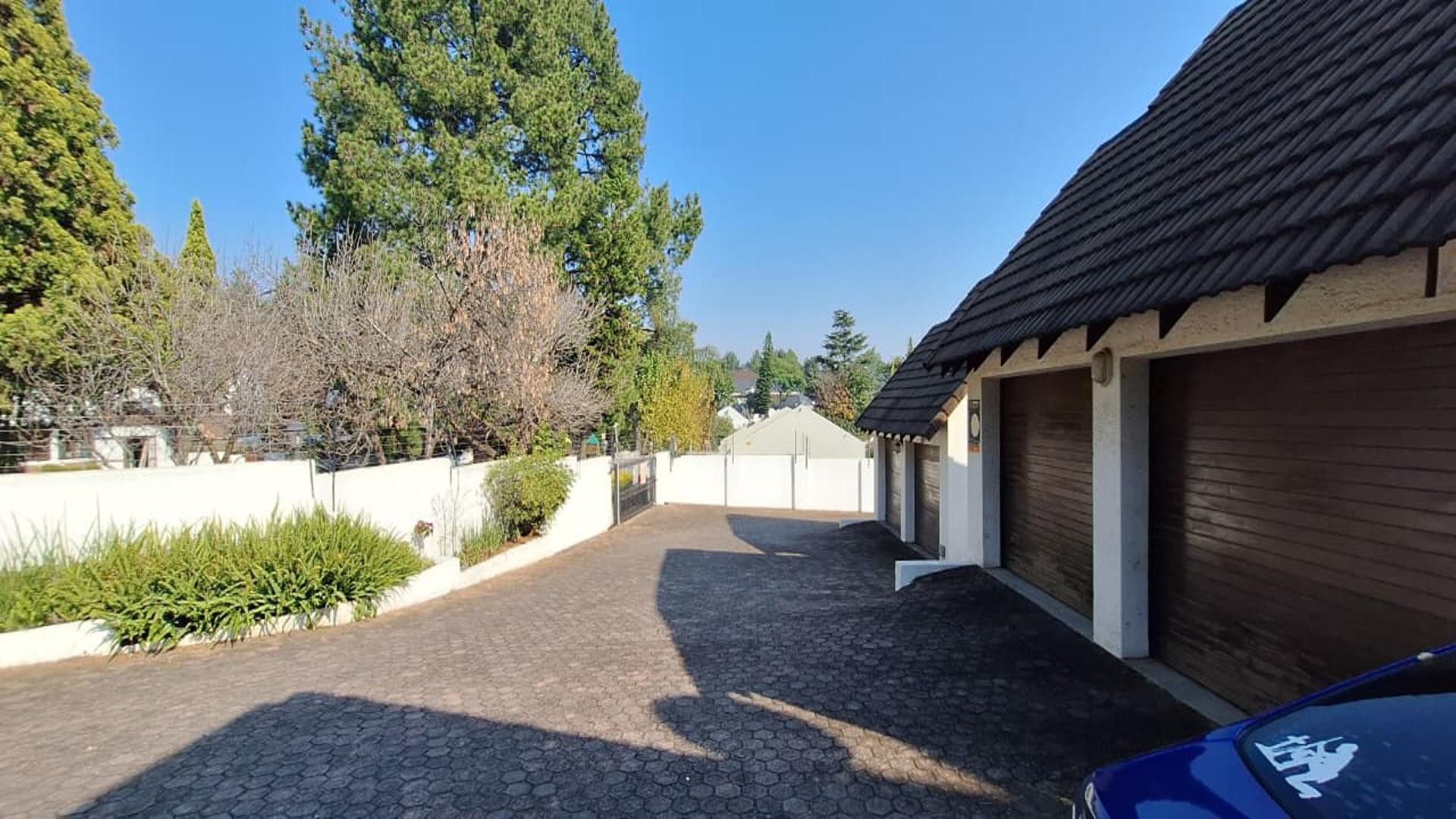 4 Bedroom Apartment for Sale R2 100 000.00