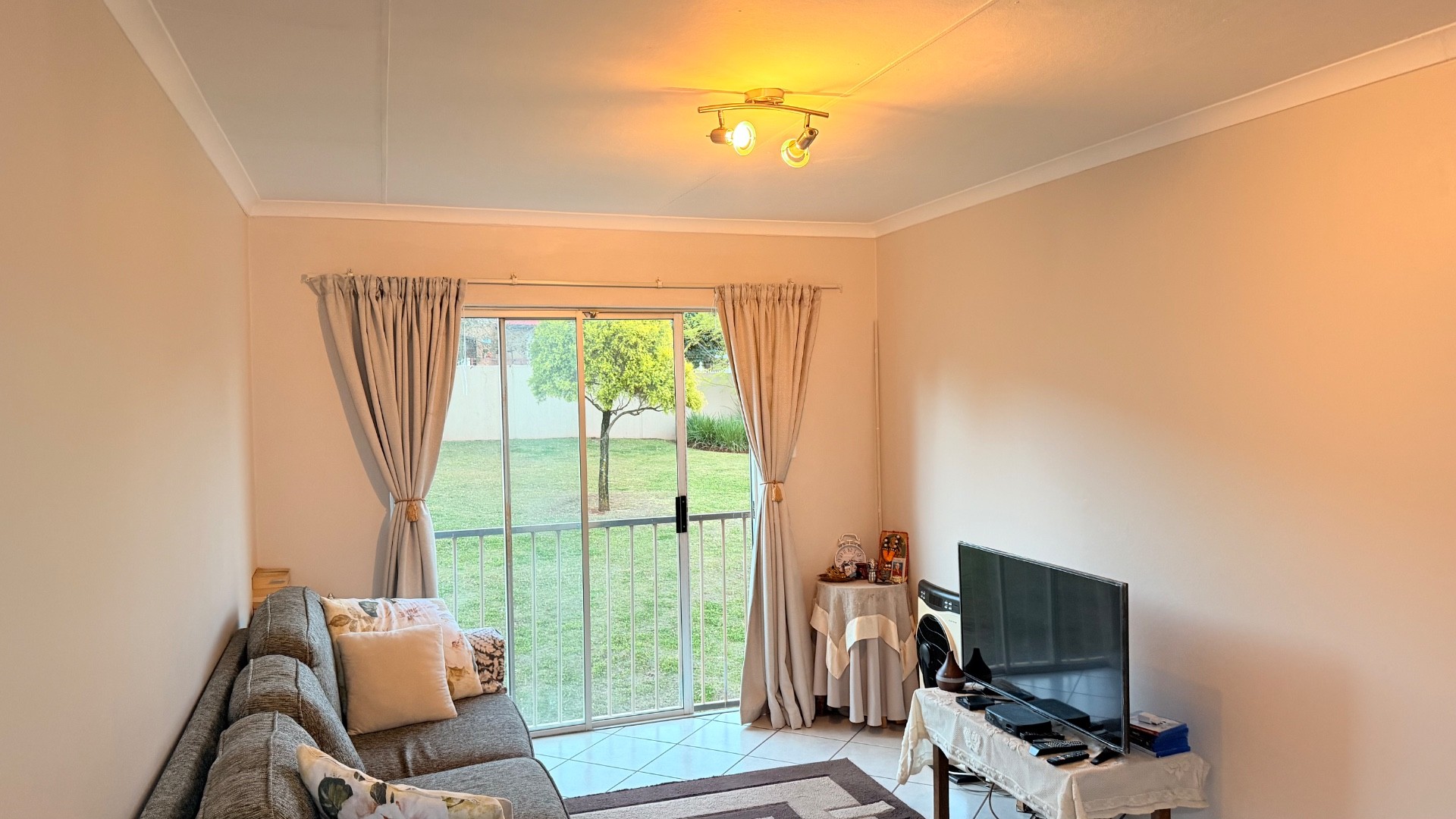 Apartment For Sale in Sunnyridge, Newcastle, KwaZulu Natal