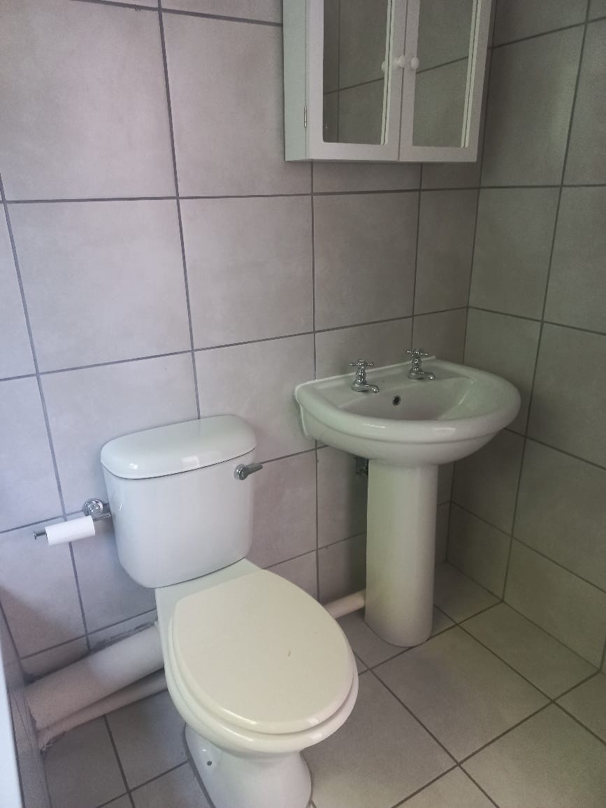 Apartment For Sale in Sunnyridge, Newcastle, KwaZulu Natal