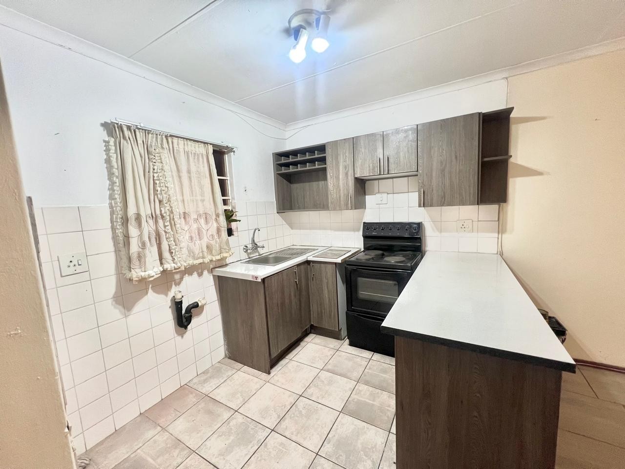 3 Bed 1.5 Bath Apartment For Sale in Weltevreden Park, Roodepoort