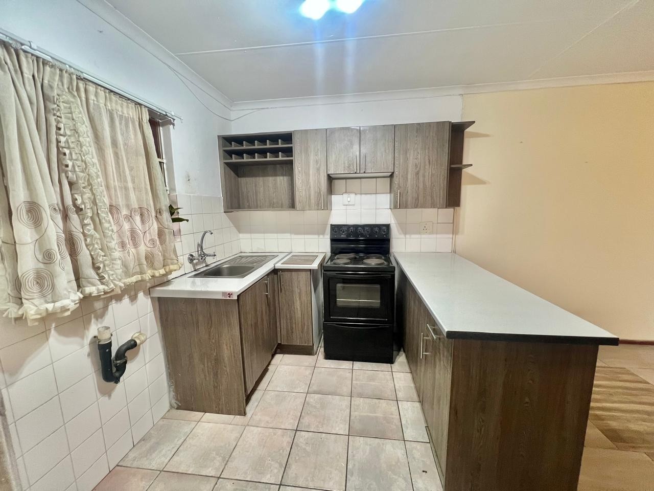 3 Bed 1.5 Bath Apartment For Sale in Weltevreden Park, Roodepoort