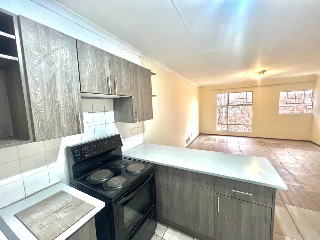 3 Bed 1.5 Bath Apartment For Sale in Weltevreden Park, Roodepoort