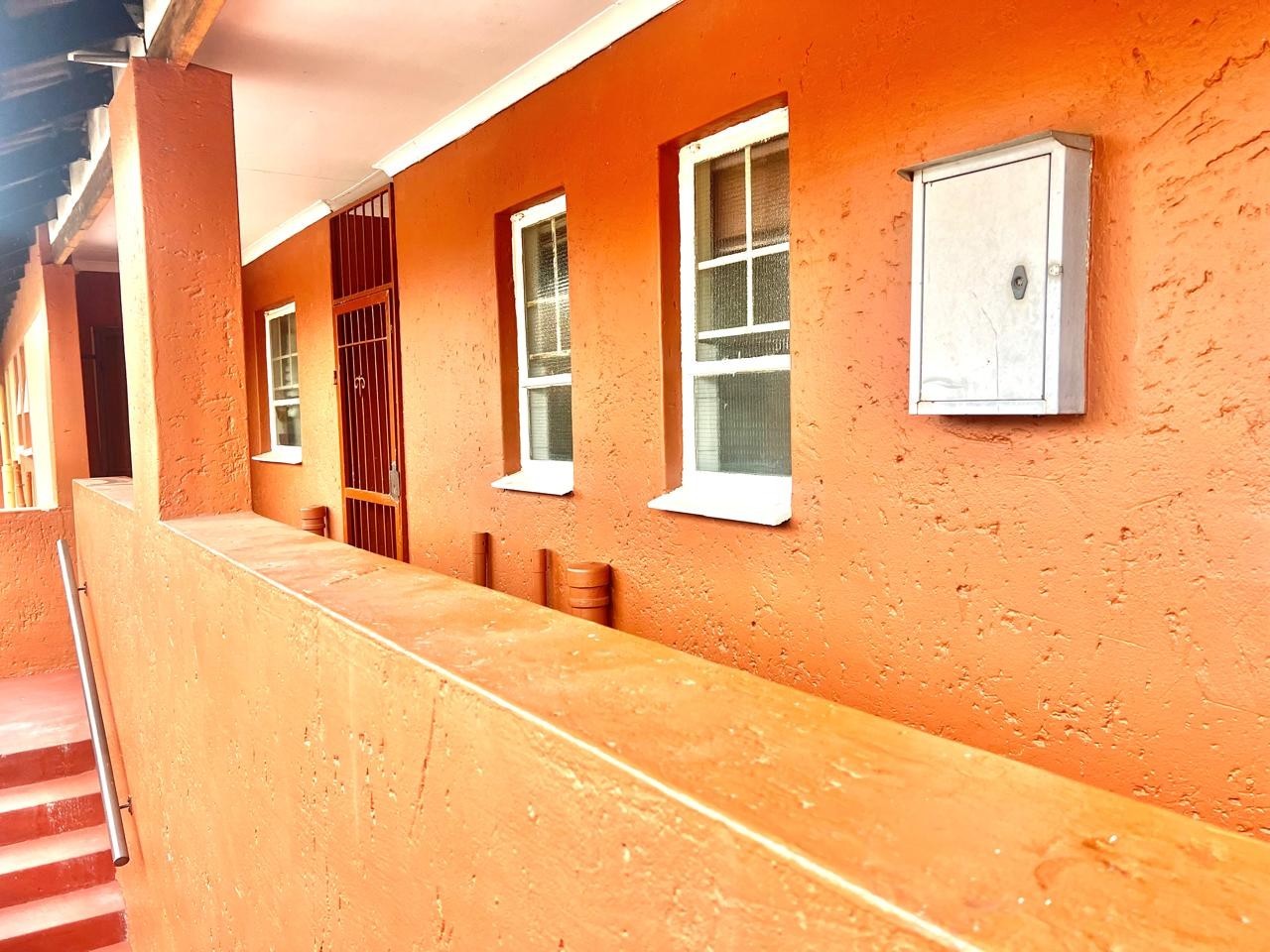 3 Bed 1.5 Bath Apartment For Sale in Weltevreden Park, Roodepoort