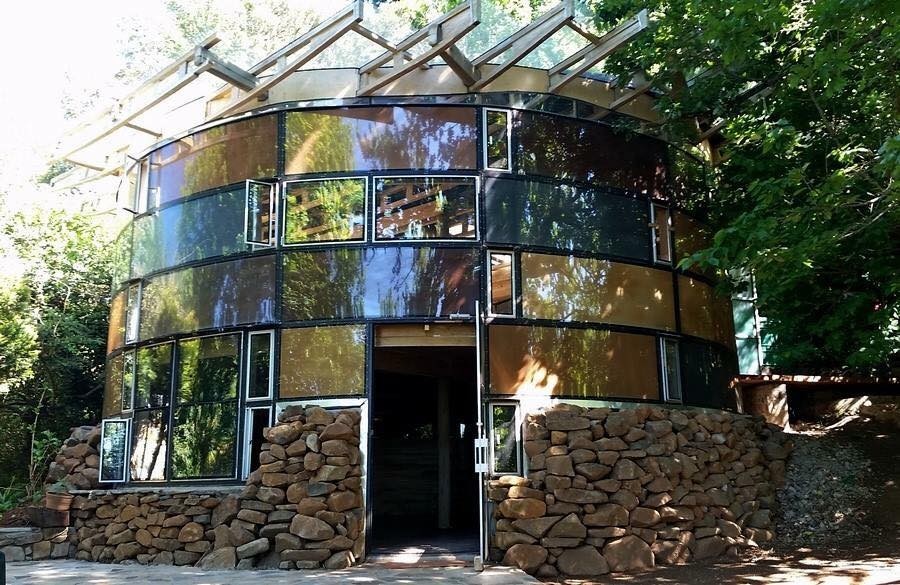 CHARMING INCOME GENERATING PROPERTY FOR SALE IN HOGSBACK