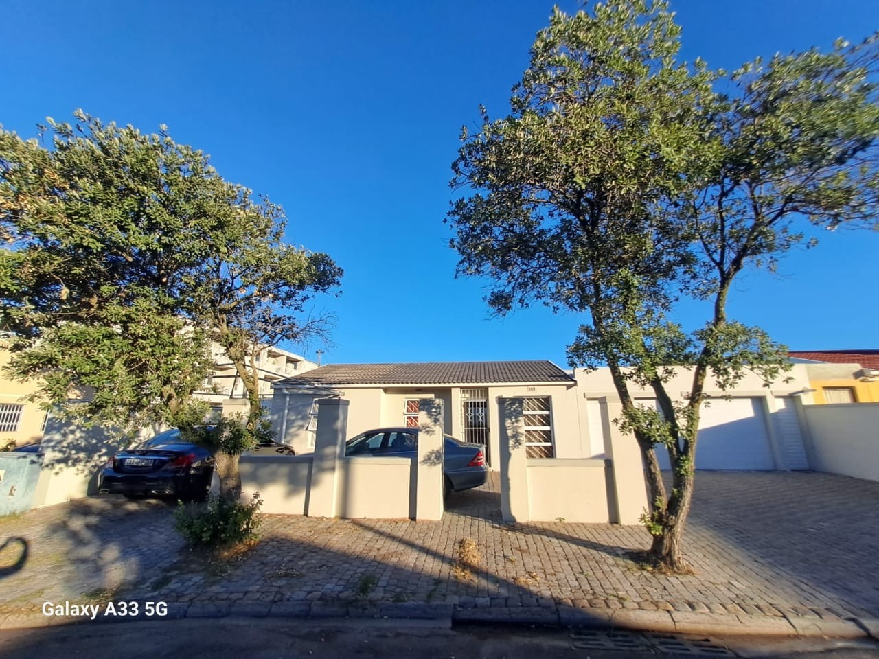 INCOME-GENERATING INVESTMENT PROPERTY WITH MULTIPLE DWELLINGS Ottery Cape Town