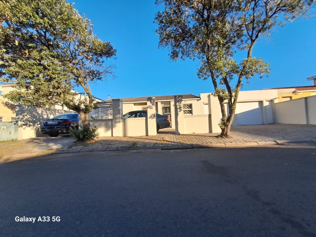 INCOME-GENERATING INVESTMENT PROPERTY WITH MULTIPLE DWELLINGS Ottery Cape Town