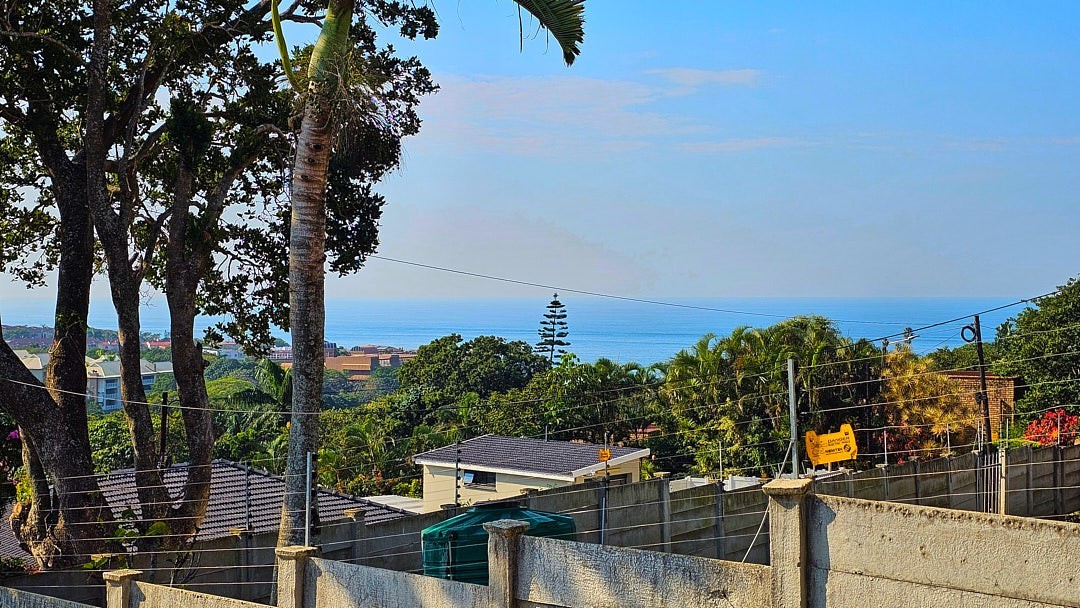 3 Bedroom , 3 Bathroom Family House with Flat