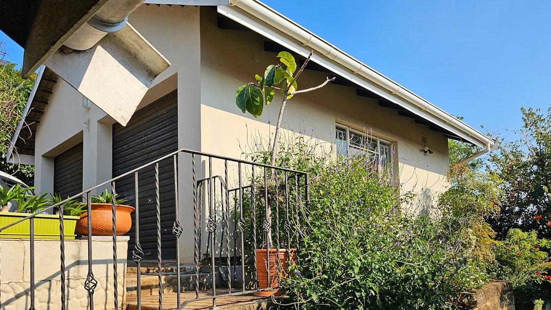 3 Bedroom , 3 Bathroom Family House with Flat