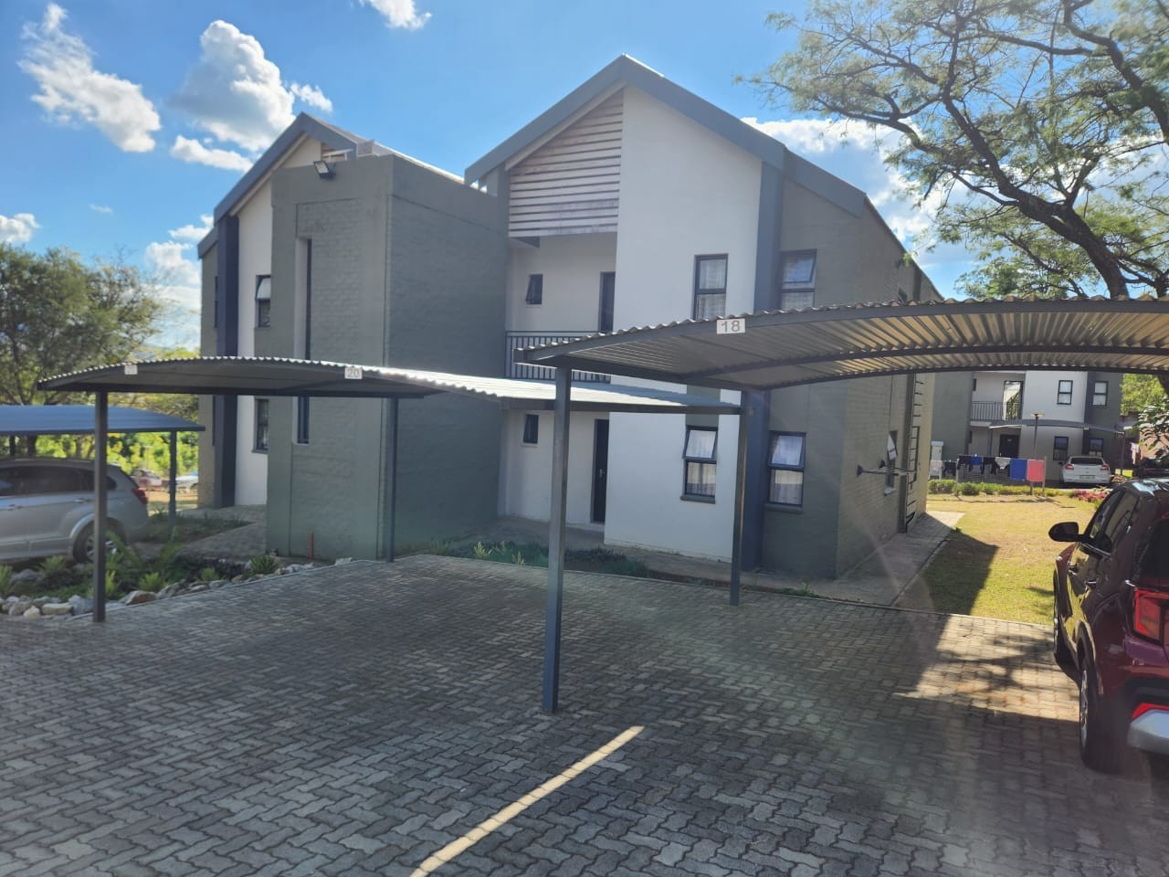 Groundfloor townhouse with private garden