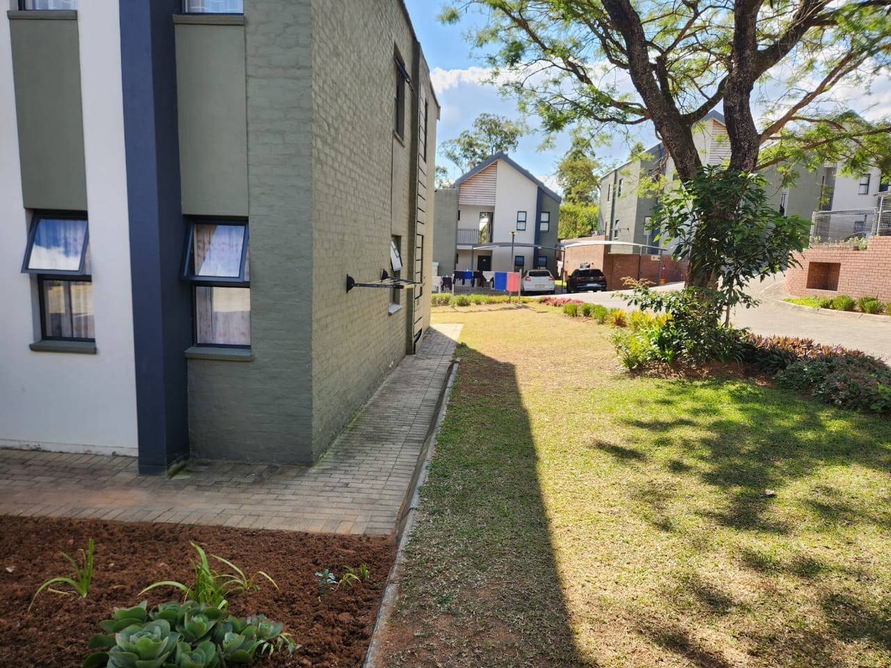 Groundfloor townhouse with private garden