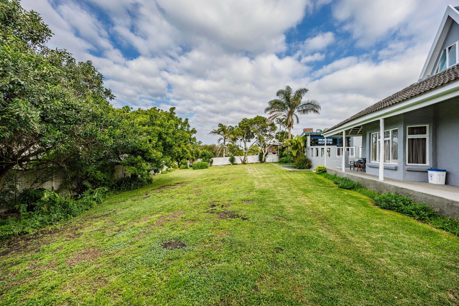 Coastal Living at Its Best - Versatile Family Home with Income Potential in Sunrise-on-Sea