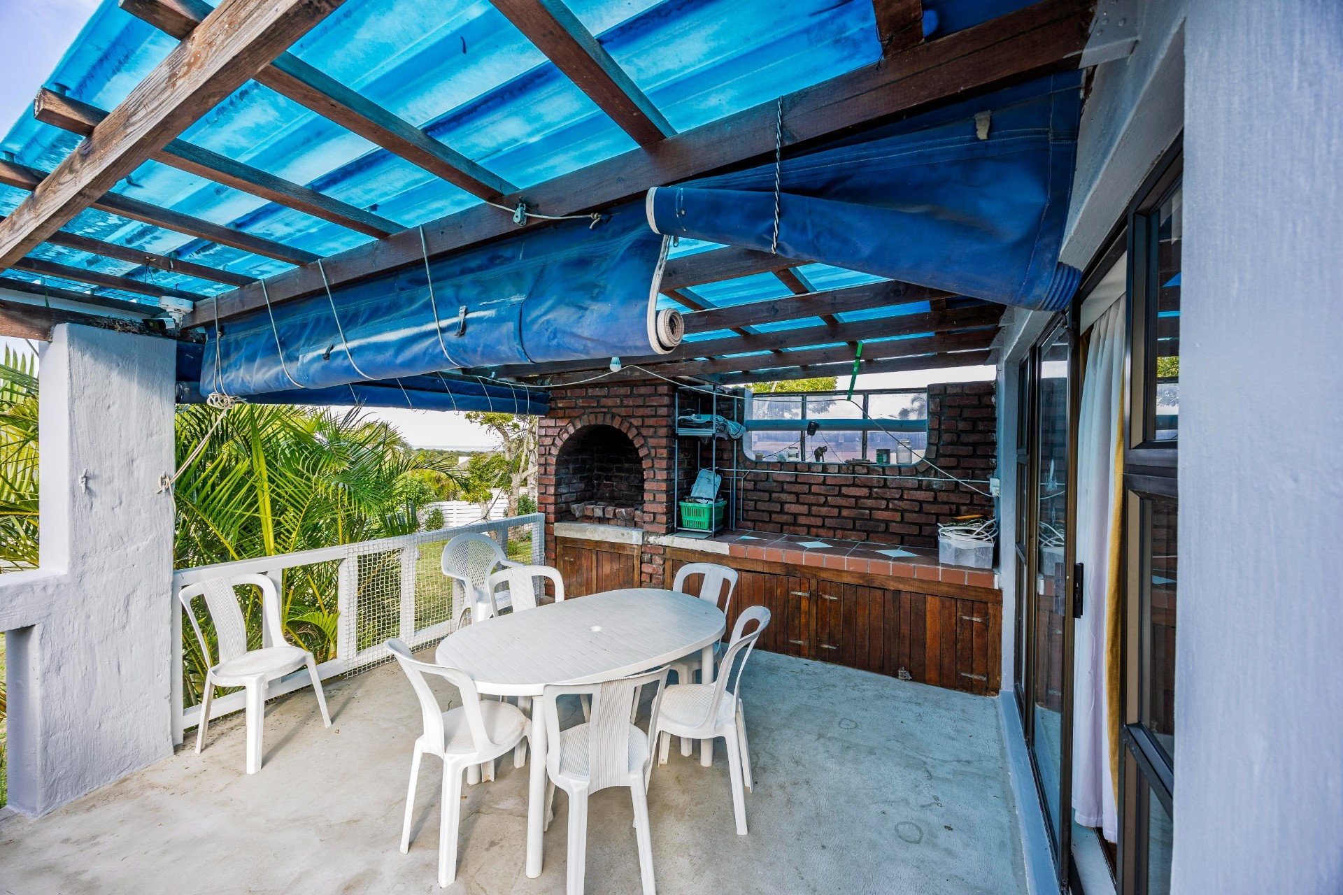 Coastal Living at Its Best - Versatile Family Home with Income Potential in Sunrise-on-Sea
