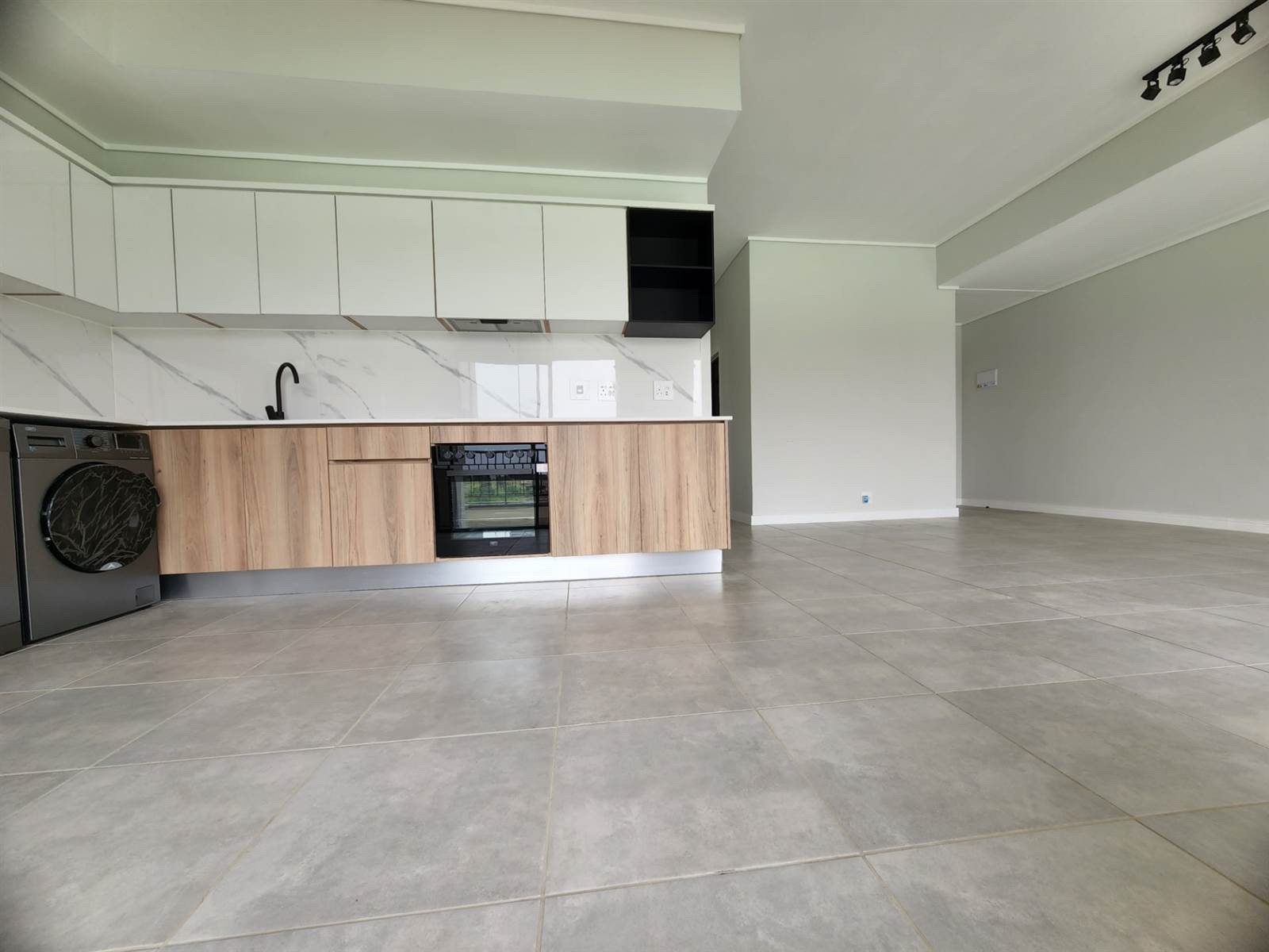 Apartment To Rent in Waterfall, Midrand