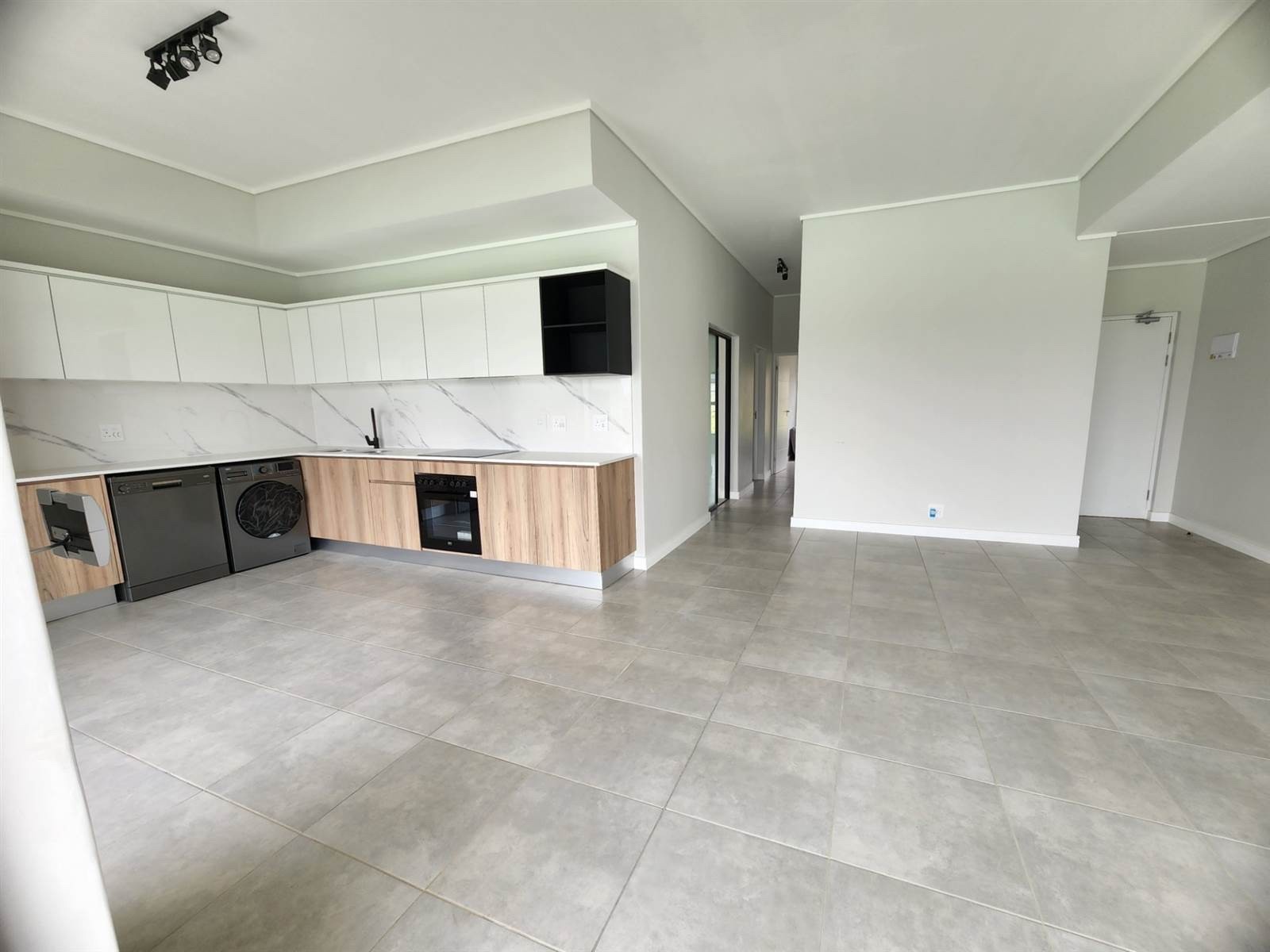 Apartment To Rent in Waterfall, Midrand