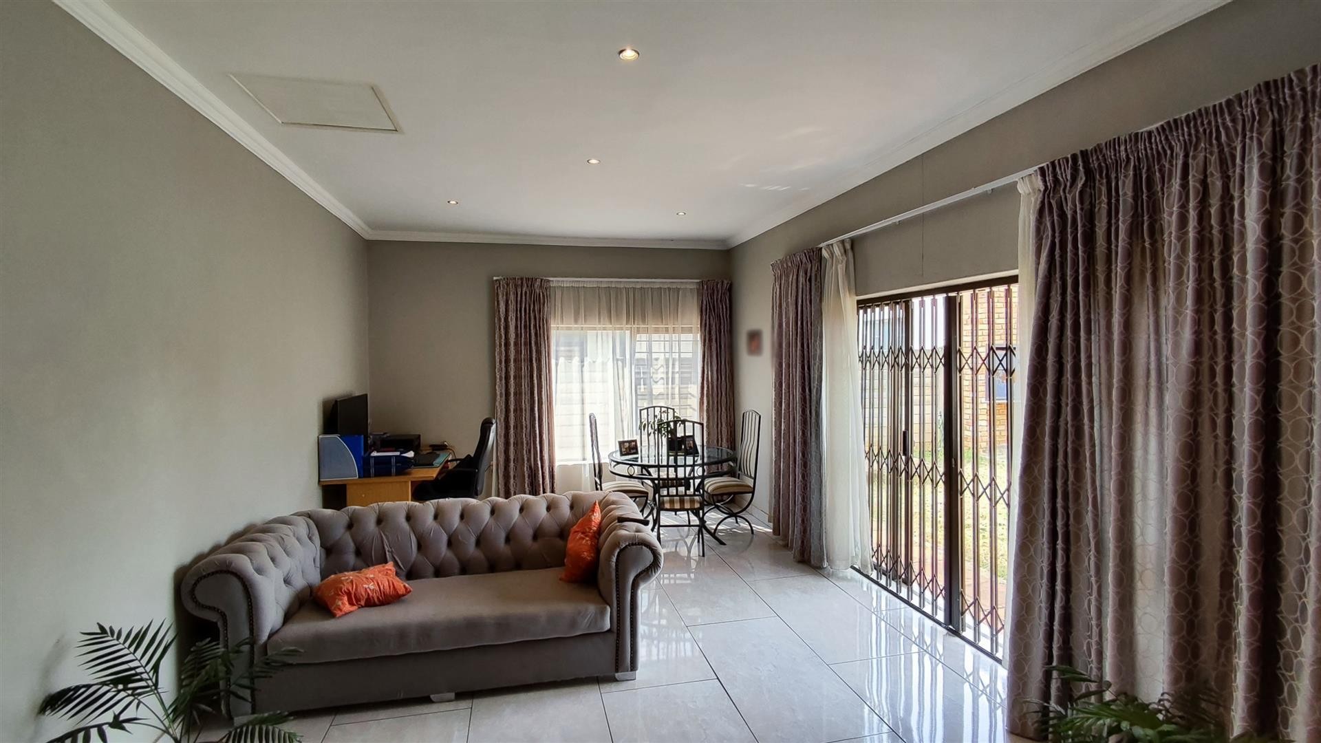 House For Sale in Brackendowns, Alberton
