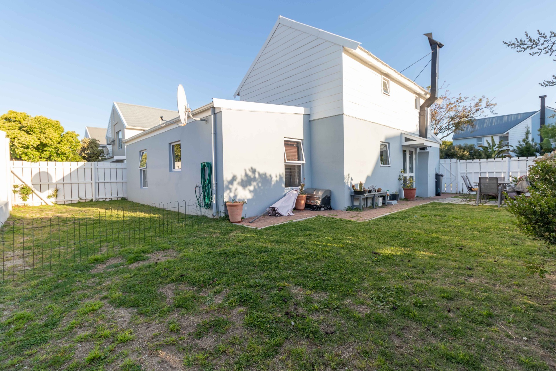 Pet Friendly Family Home in Sought-After Coral Grove Estate