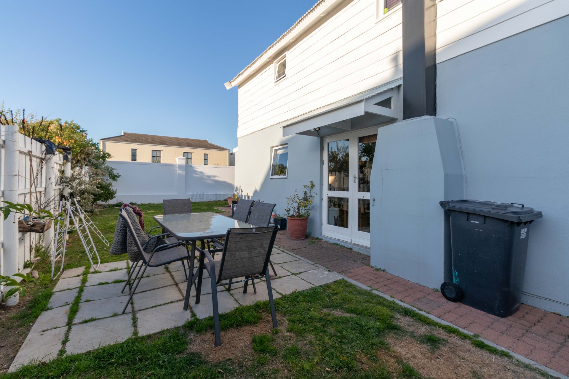 Pet Friendly Family Home in Sought-After Coral Grove Estate