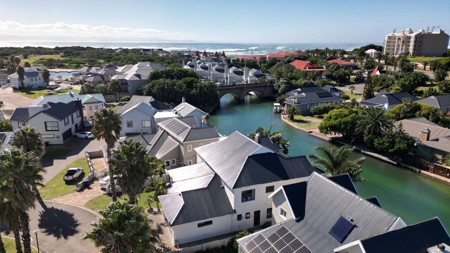 House For Sale in Marina Martinique, Jeffreys Bay