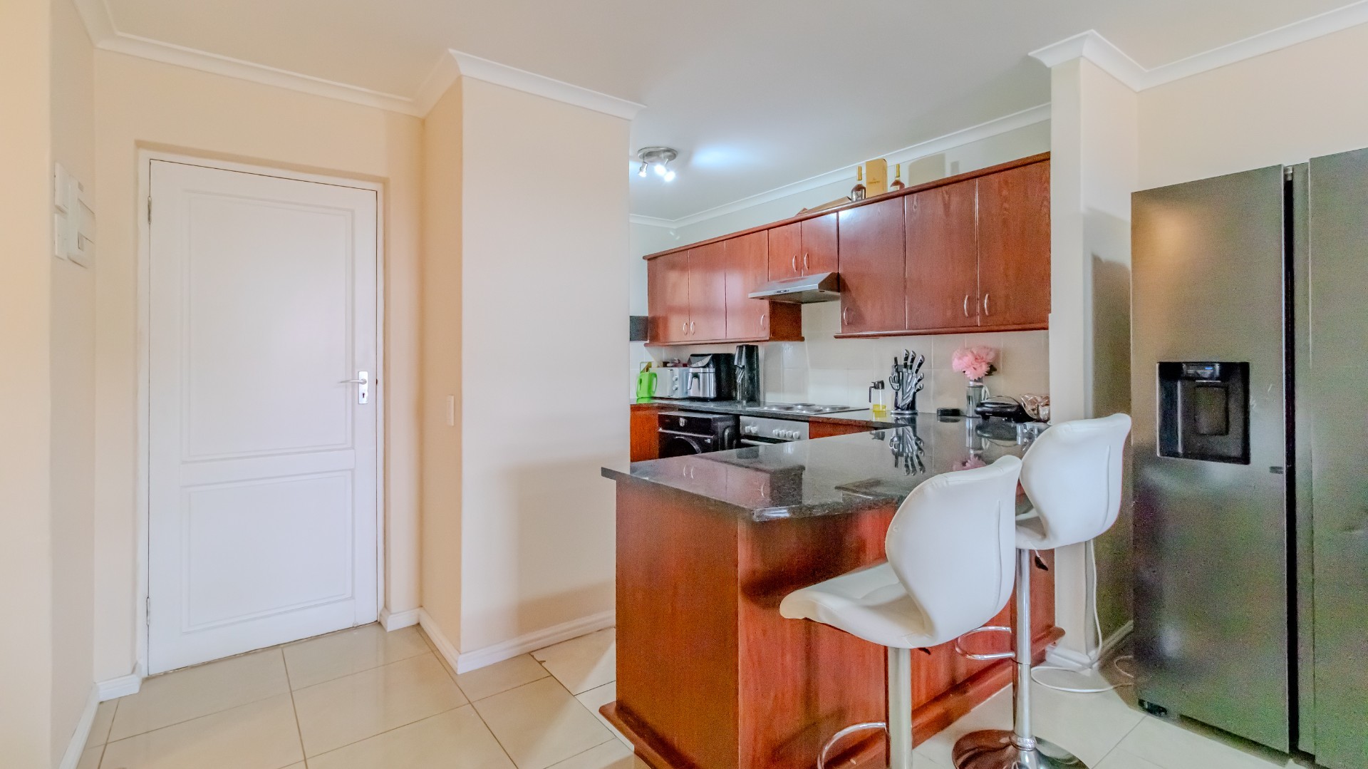 Spacious 2 Bedroom Apartment To Rent in Century City