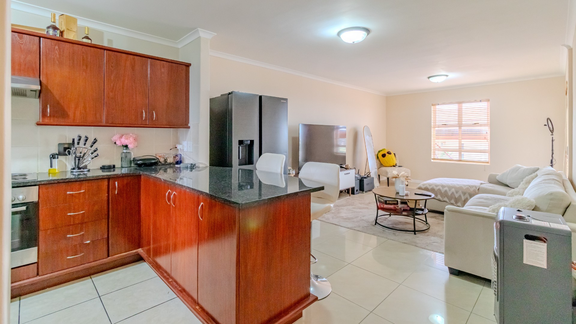 Spacious 2 Bedroom Apartment To Rent in Century City